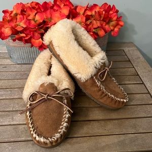 LL Bean Wicked Good Slippers Womens 7 Moccasin Suede Shearling